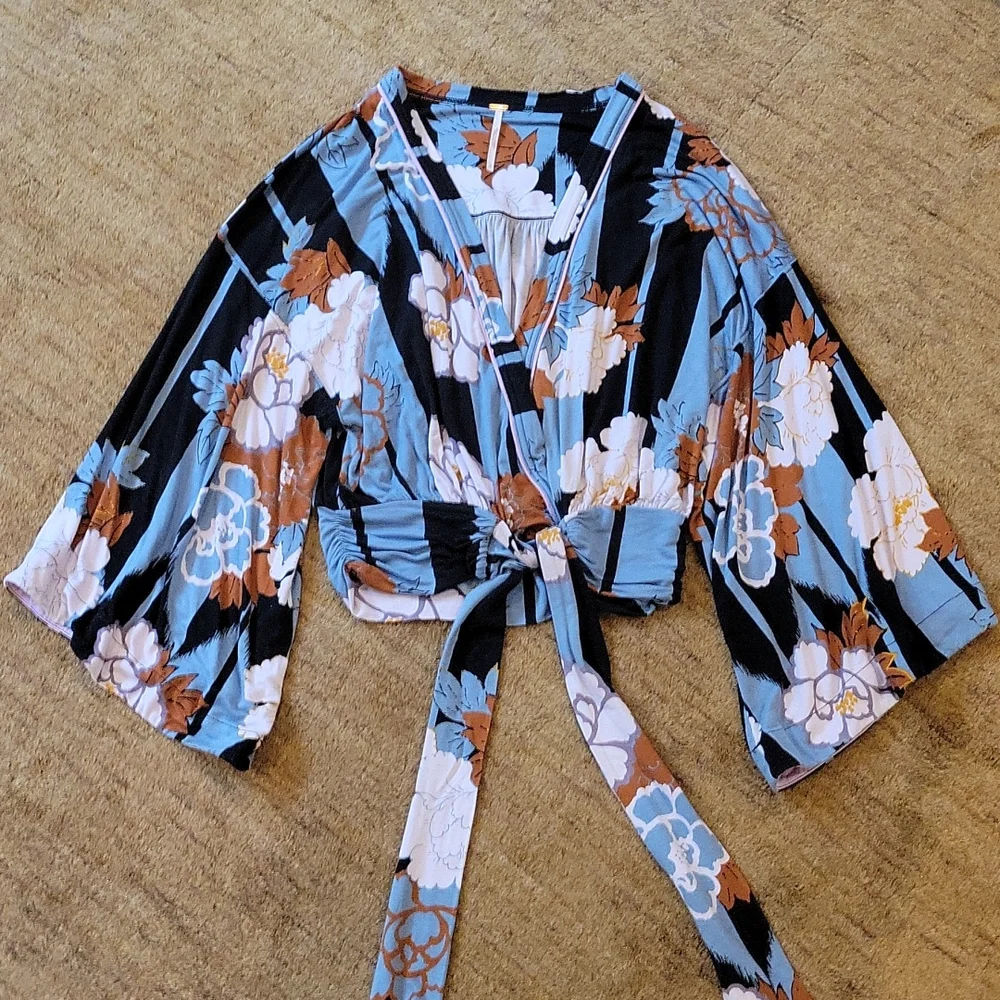 FREE PEOPLE Boho That's a Wrap Floral Blouse - Picture 2 of 9